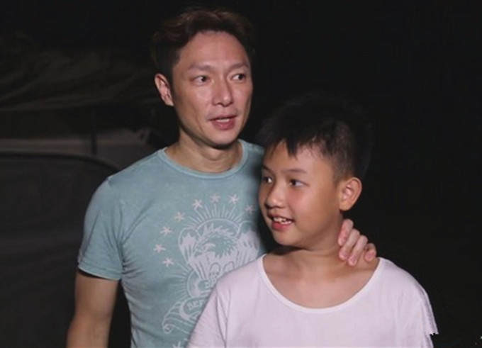 谢祖武儿子考入大学戏剧系,18岁身材高大帅气不输老爸_腾讯新闻