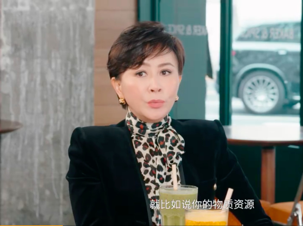 窦骁辟谣已婚 何超莲访问中暴露事业心 两人门户之距还在扩大 全网搜