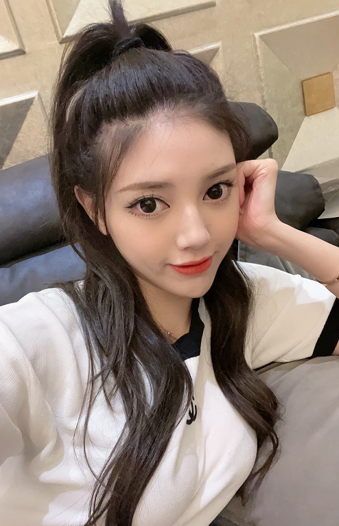 但不管别人怎么黑兜儿,说她干过夜场也好,还是不入