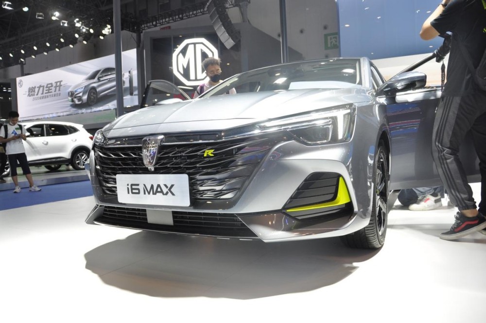 全新家轿荣威i6max空间领先同级车动力充足还兼顾经济性