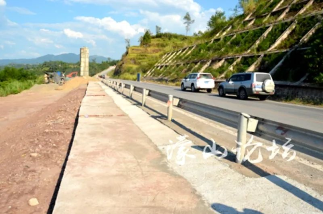 通道,于2012年进行了路面升级改造,路面使用已超过设计时限;渠县三汇