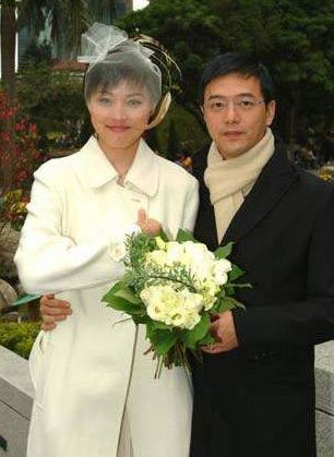 男人婆张延得知自己怀孕后给老公打电话张锦程却说自己晚点回复