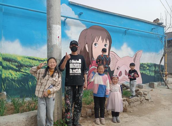 网红村小屯村涂鸦墙带来的流量,带动了全村的经济.惊艳!
