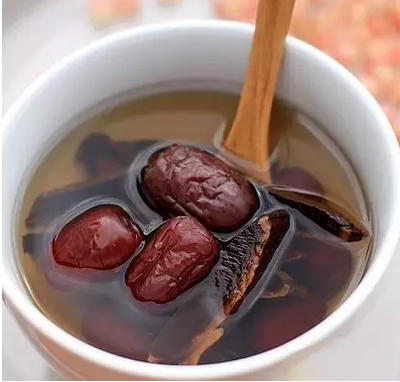 三味安眠汤:酸枣仁三钱,麦冬,远志各一钱,以水500毫升煎成50毫升,于