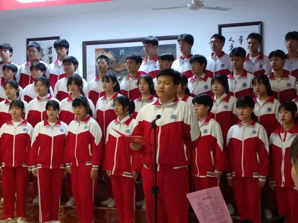 唱支红歌给党听,余干县英华学校向党的100岁生日献礼!