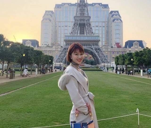 度因为长相问题被外界抨击整容,但不可否认刘思希的家境确实相当富裕