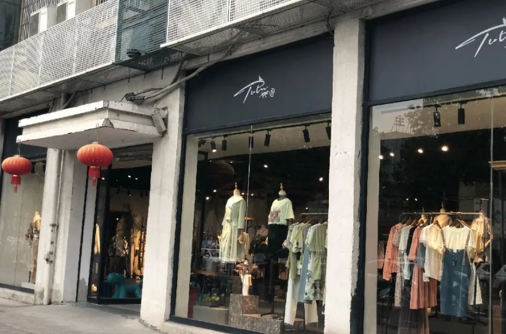 杭州有哪些女装工厂店铺（杭州有哪些女装工厂店）-第1张图片-潮百科