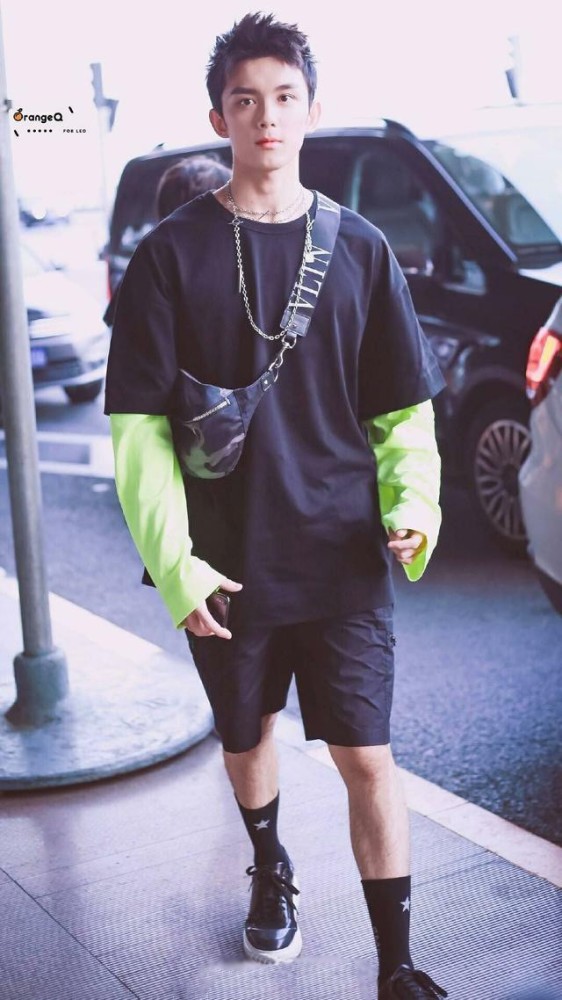 王一博代言安踏,目测这个夏天运动风更加流行,穿搭学起来