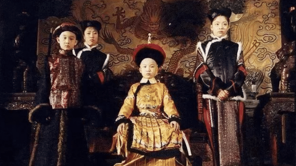 康熙第1次见到孙子乾隆时惊讶到将手中杯子放下这是为何