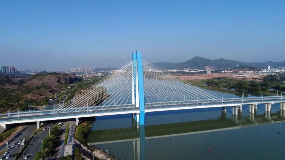 企业发展的重要战略市场进行重点布局和深度耕耘,先后承建了迎客大桥