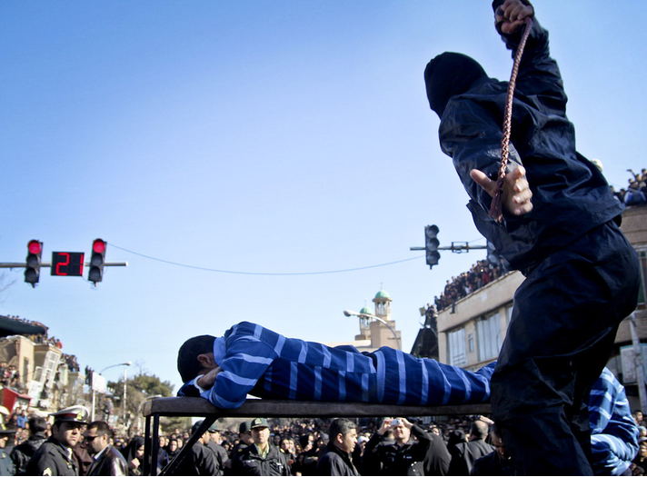 新加坡鞭刑到底啥样传闻让人害怕网友大多人挨不了一鞭