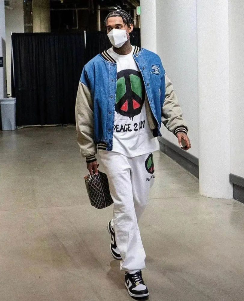 本·西蒙斯 不想当设计师的NBA球星不是好运动员，西蒙斯个人短袖即将发售