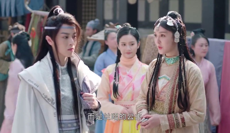 《小女霓裳》霓裳哥哥坠崖未死,隐姓埋名遇贵人,假装不认识妹妹_腾讯