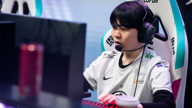 rookie已经不满足斗地主了选择进攻麻将领域粉丝看得想砸屏幕