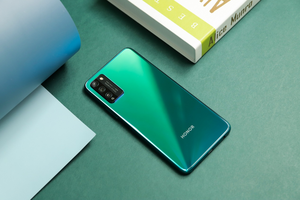 首先從外觀設計方面來看,華為暢享20 pro,oppo a95和榮耀30青春版都