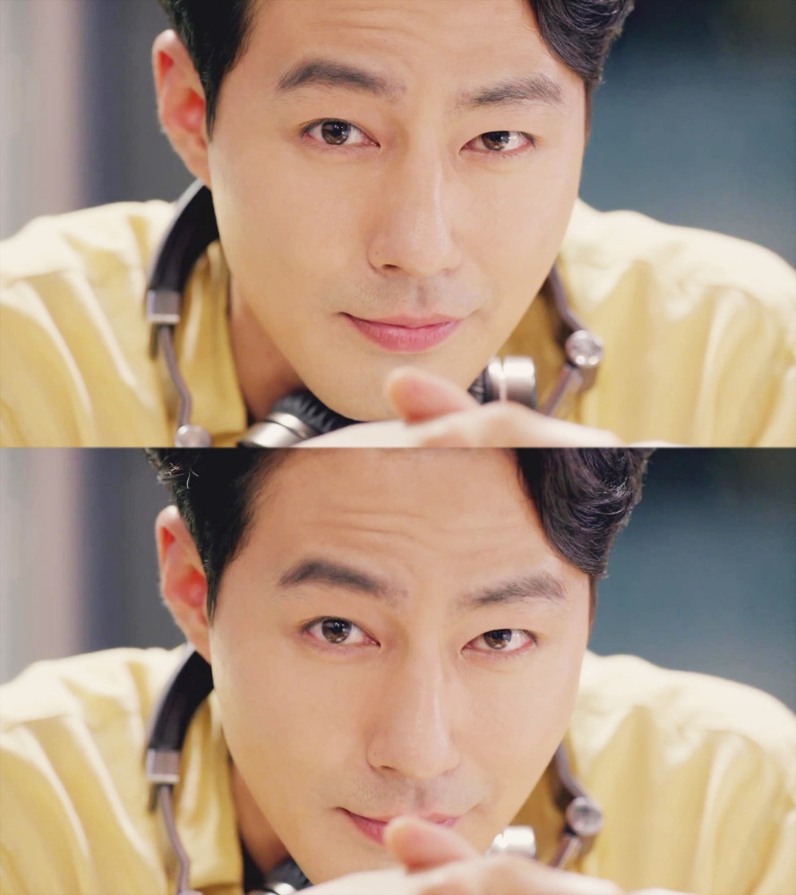 这主要是因为他的轮廓气质很刚硬包括他在《假如爱有天意》中