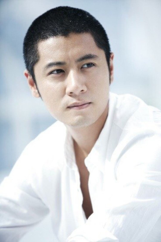 任重暴瘦25斤后又反弹双下巴明显下颚线消失42岁头发已半白