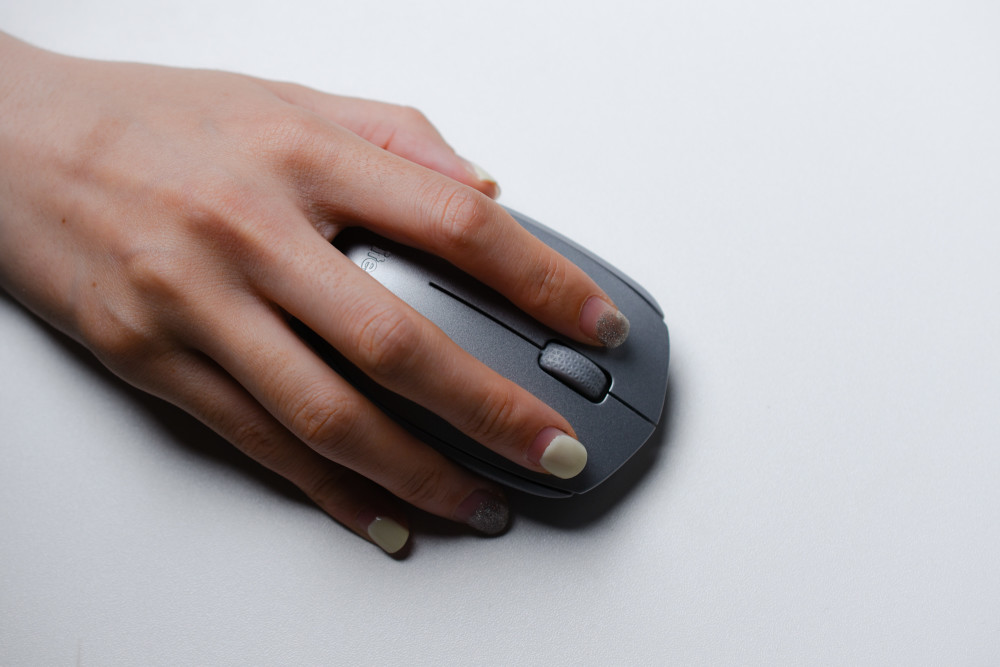 罗技m188无线鼠标使用体验_腾讯新闻