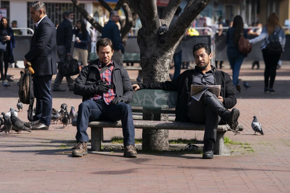 《22英里》:计中计的转折,败在结局收尾处?_腾讯新闻