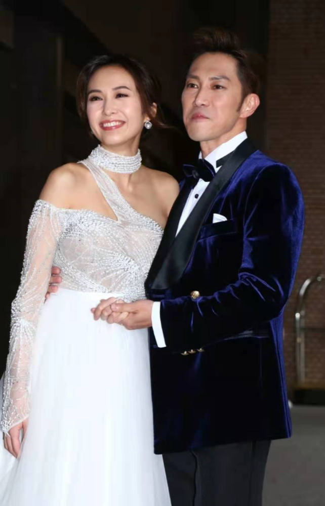 说到麦秋成的时候,汤怡还不忘趁机吐槽一下老公麦秋成忘记了自己的