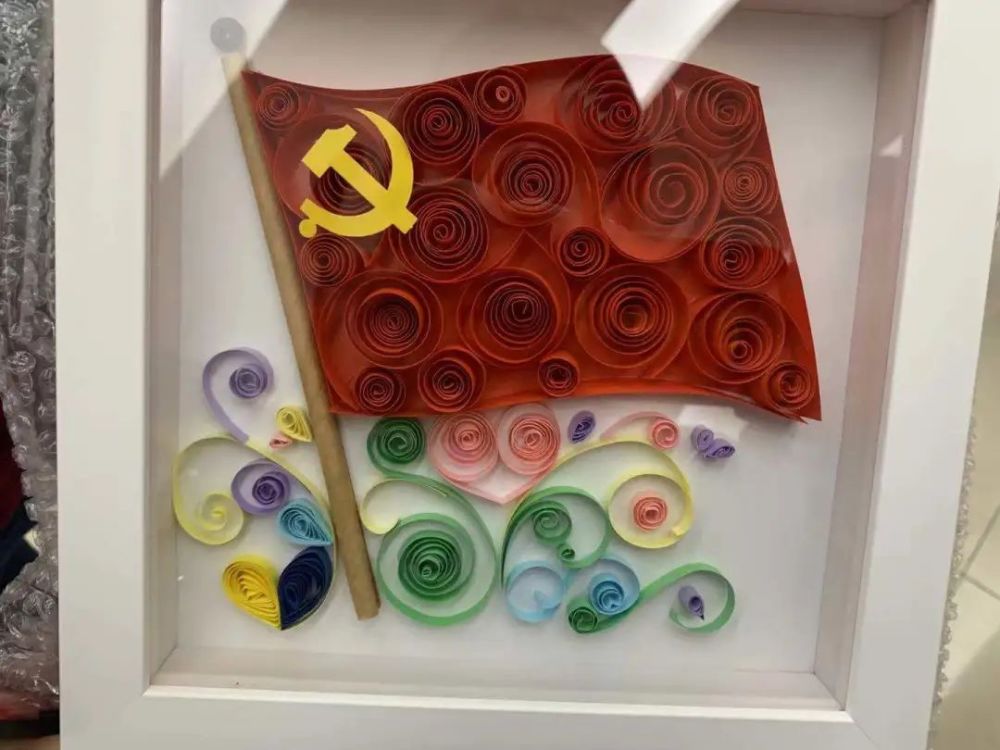 万物复书听梧桐树下传来红色书声