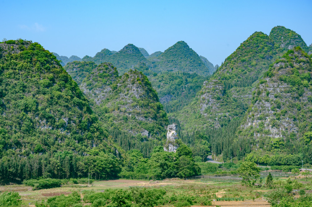 我国最大的喀斯特峰林徐霞客赞誉为西南奇胜美如世外桃源