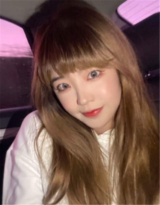 郝一点自曝曾配不上霸总看到初中照后信了同为露脸还是她真实