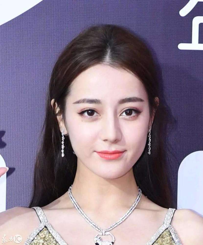 迪丽热巴颜值全靠龙须刘海撑原来她的发际线问题这么严重