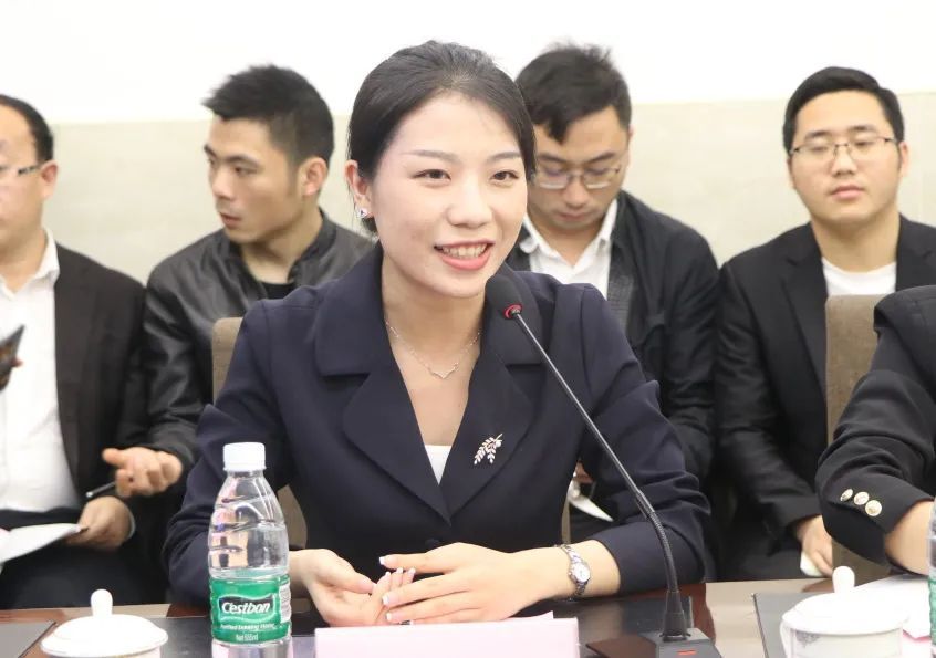 交流会上,叶丹茗教授首先对学院校企合作共育技能人才