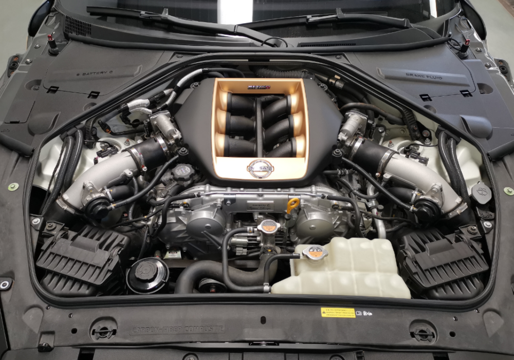 8升双涡轮增压v6发动机,720马力,780牛米,匹配6速双离合器变速箱.