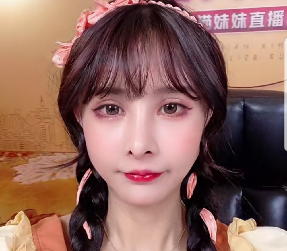 辛巴举办新创设计赛徒弟猫妹妹被质疑夸大宣传为销量虚标价格