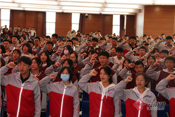 4月28日,共青团曲靖市马龙区委组织在曲靖衡水中学开展纪念"五·四"暨