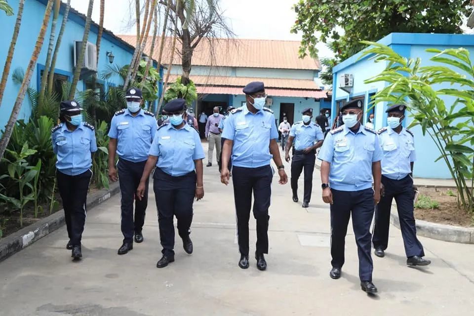 安哥拉警察总局门户为预防新冠大流行,安哥拉即日起进入新的公共灾难