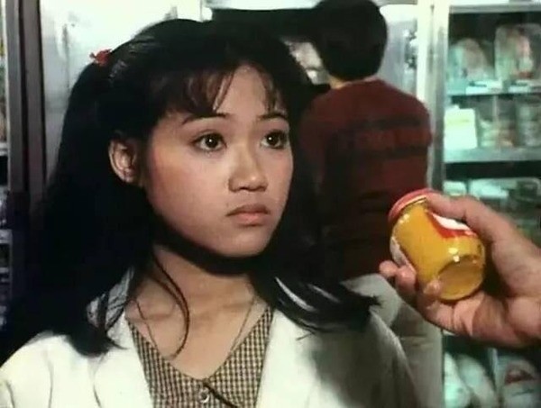 陈安莹也曾透露过,家中有5个兄弟姐妹,每次吃饭都有10多个人.