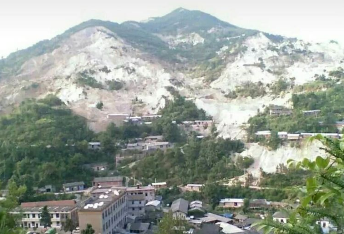 西华山,位于我国东南,赣粤两省交界之大庾岭北麓,距大余县城五公里的