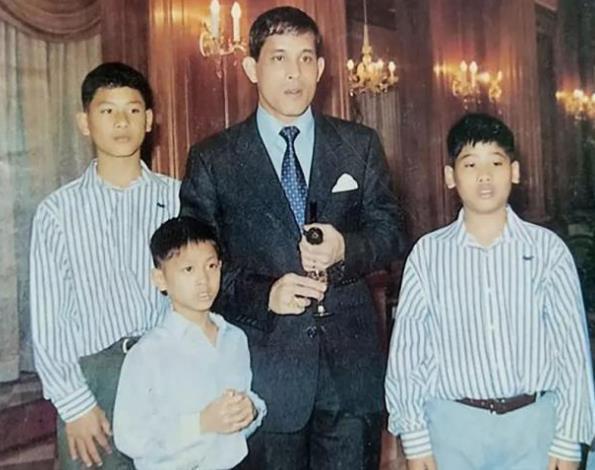 泰国海外4位王子痛失王位的真正原因