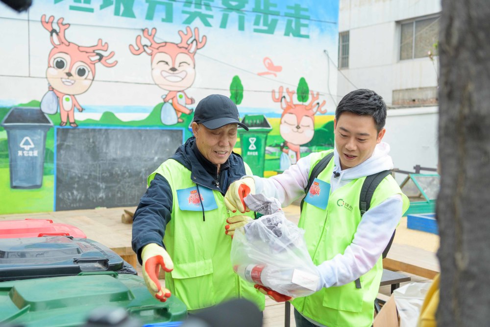 潘长江与栾云平霸气领队送你一朵大红花五一开心连播