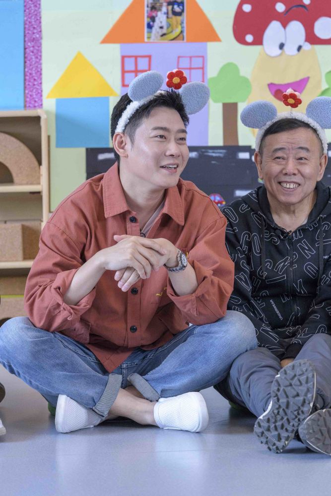 潘长江与栾云平霸气领队 《送你一朵大红花》五一开心连播