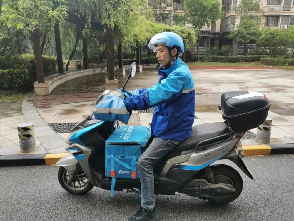 义乌犇腾江苏中山站饿了么蓝骑士李盼盼努力生活的你如星星一般耀眼