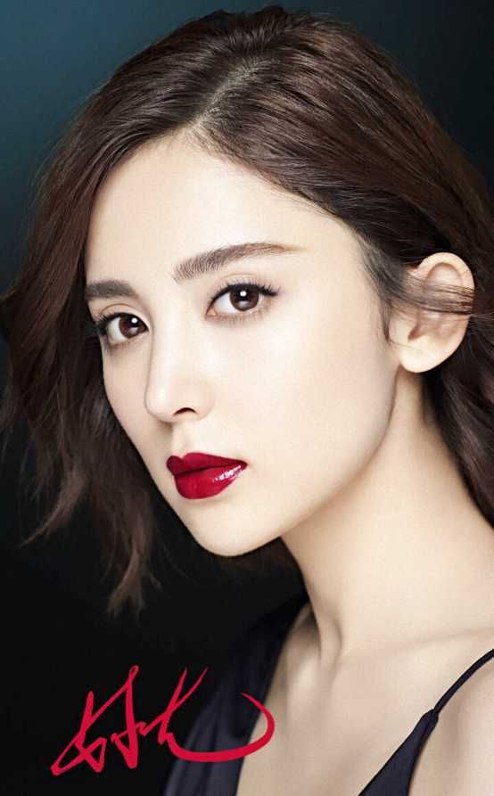 古力扎娜完美容颜让人一下子沦陷了