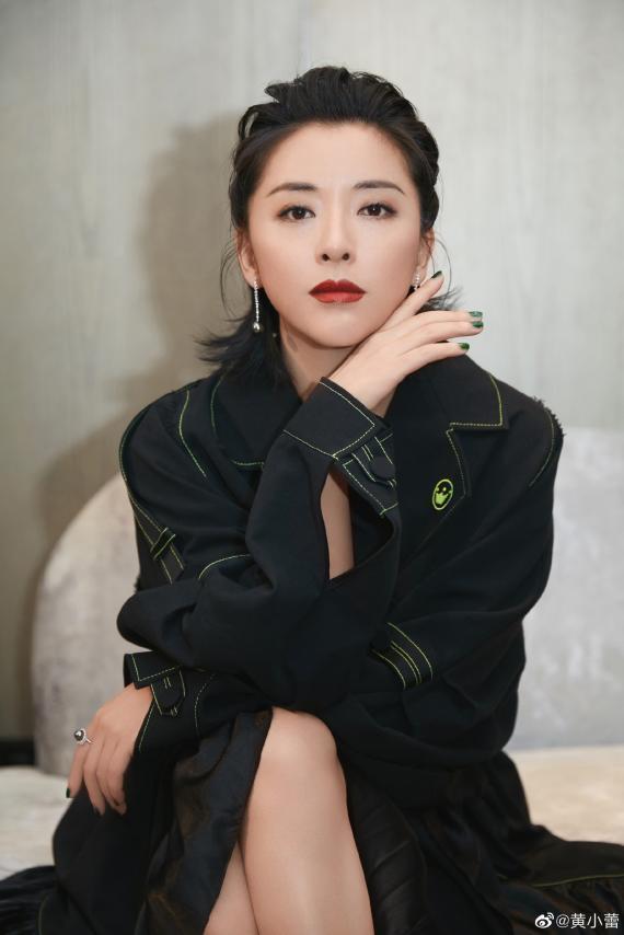 39岁黄小蕾与宋楚炎跳舞身姿优美似少女嫁清华同学公开吐槽对方