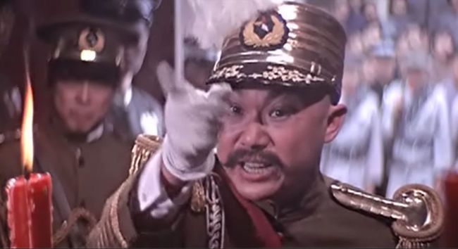 《大军阀》是邵氏早期推出的经典影片,由许冠文主演,许冠文是比周星驰