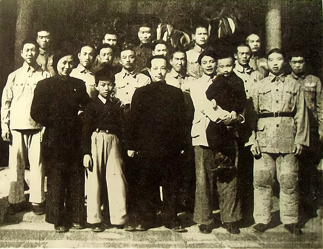 1938年3月,王明甚至直接以中央的名义起草《中共中央对国民党临时全国