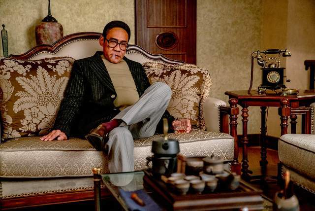 看电影◢香港4大影帝巅峰对决梁家辉不惜含棉花隆大鼻