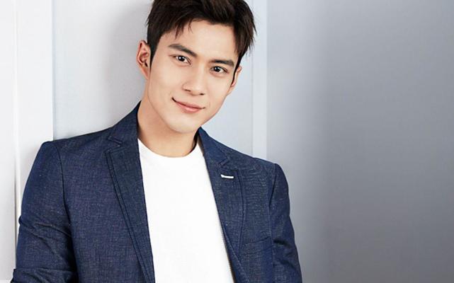 同样是上戏的同学,韩东君的朋友张彬彬就比他红多了,虽然没有代表作