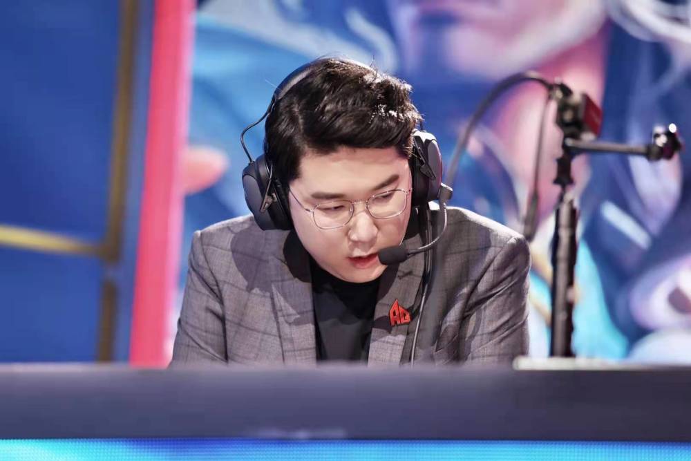 ag惨败菲菲不开心了发文督促awoke回去好好复盘ag教练压力大