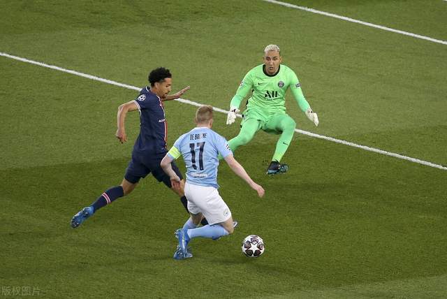 曼城 2-1，稳定！英超10亿豪门又赢了，7分钟两球逆转，双线强势冲冠