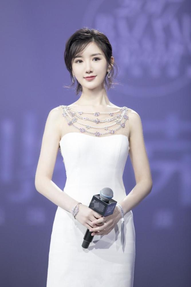 2018年,《法眼大律师》里面出现了一位特殊的老人,他就是毛晓彤的父亲