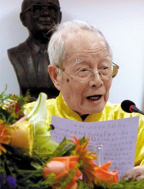 邓铁涛表示:中医并非落后,而是跑得太前,所以西医才看不懂中医