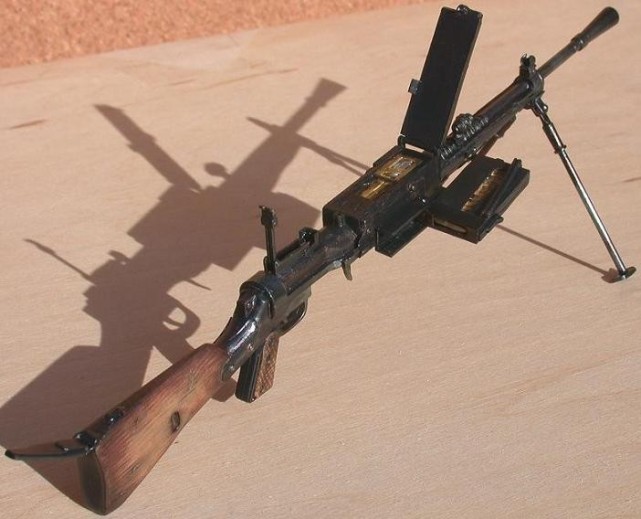 我也是二战最烂轻机枪我不是歪把子但我一把现在能卖10万元